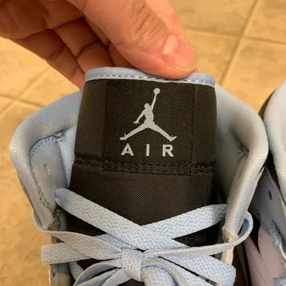 Jordan 1 Mid SE - Picture 8 of 11